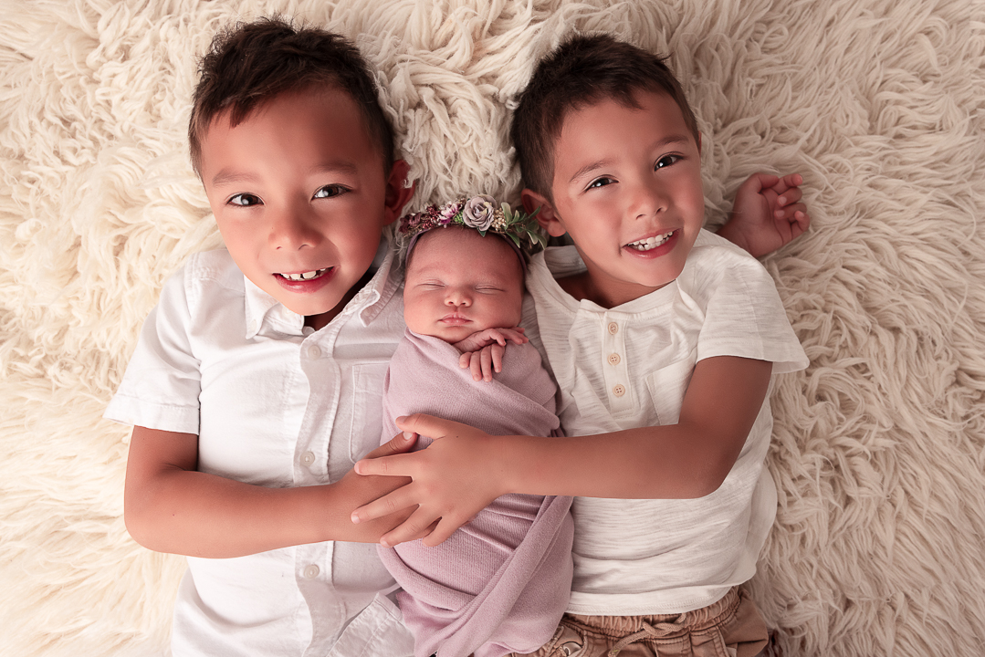 sibling photo of two brothers and newborn baby