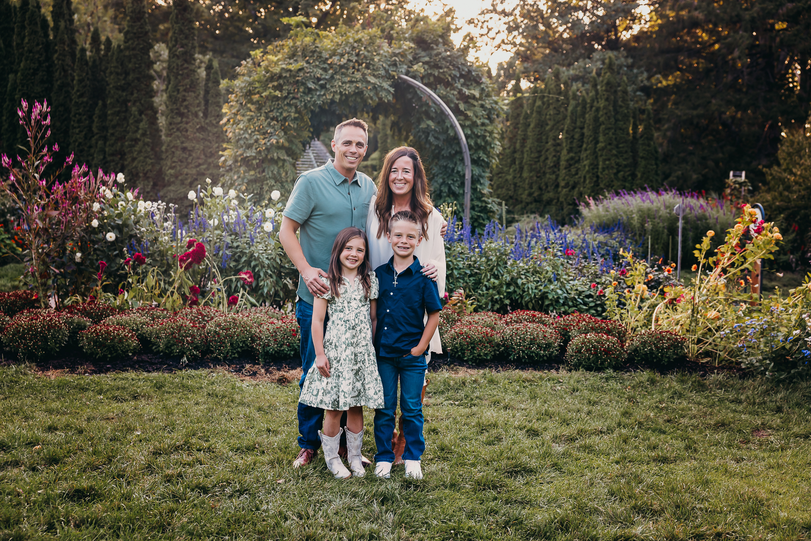 Family portraits at Innis Woods Metro Garden by the arch