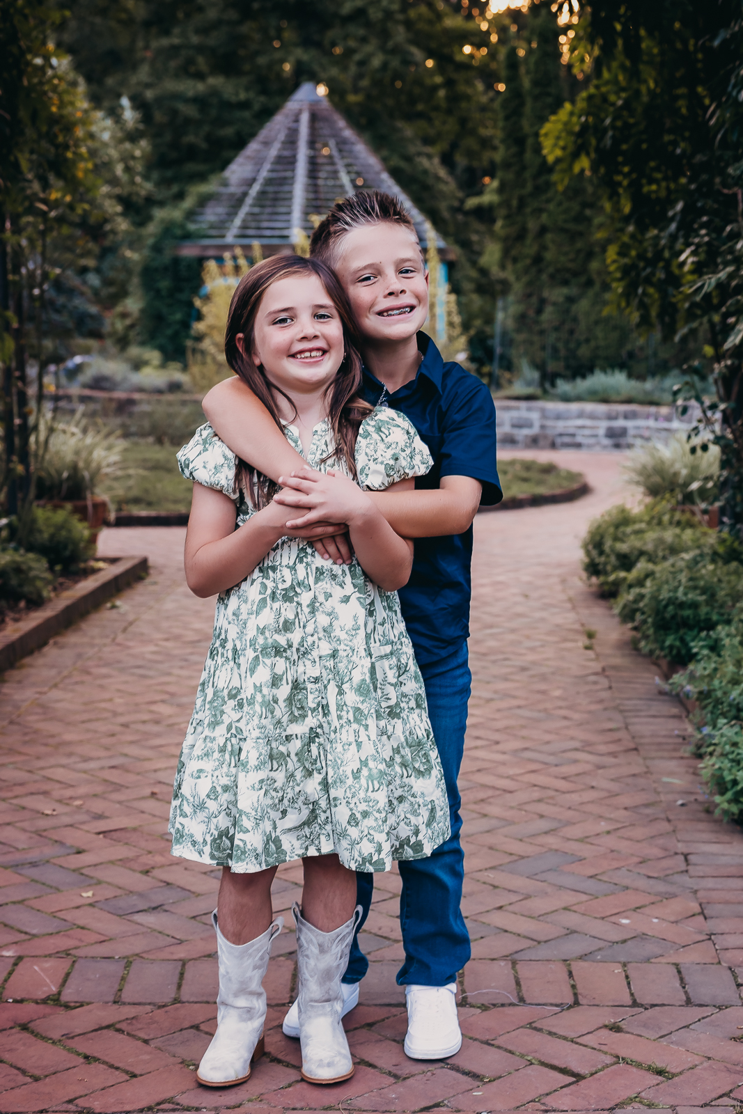 Sibling Photo taken at Innis woods Metro Gardens