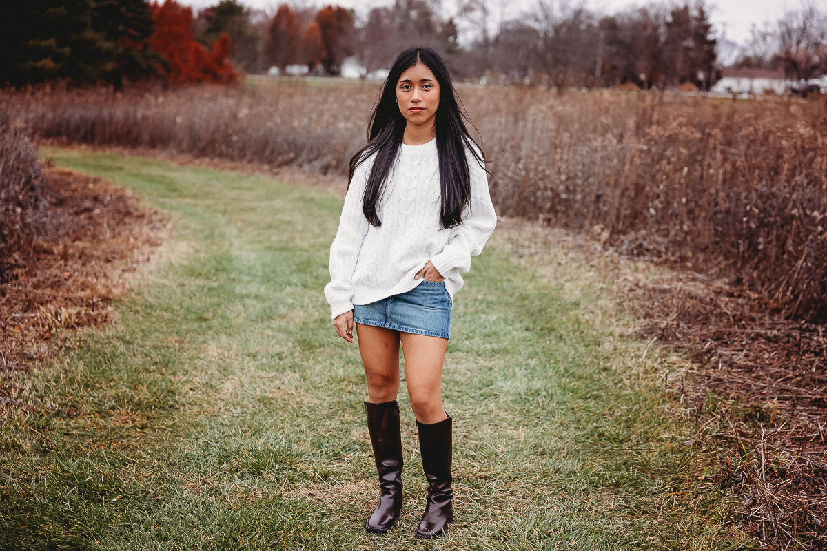 Homestead Park Senior Portraits posing in the middle of the trail